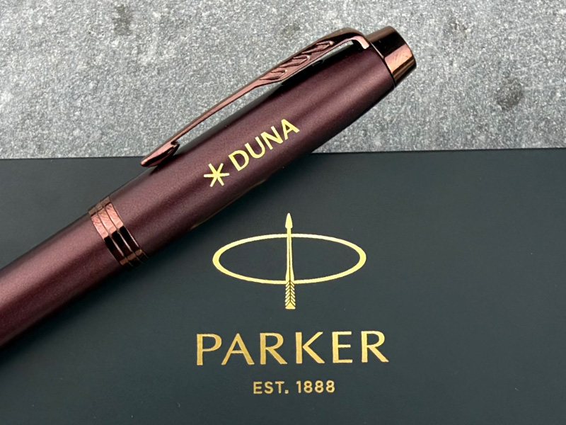 Parker IM con logotipo grabado