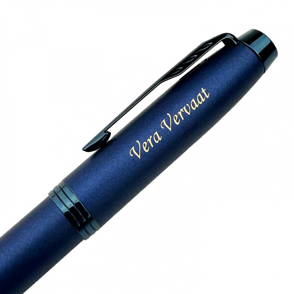 Parker IM Monochrome Bleu</br> Police : Corsiva