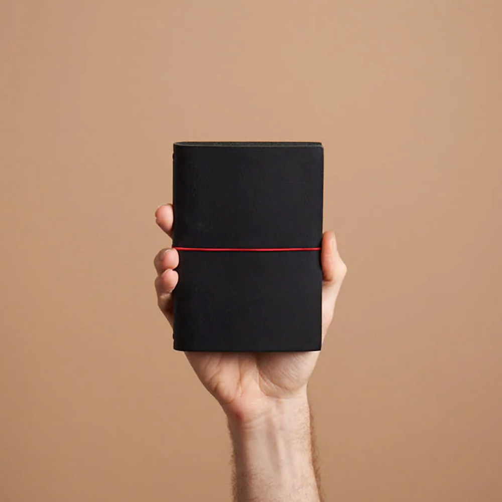 Paper Republic Grand Voyageur Pocket Black | Penworld