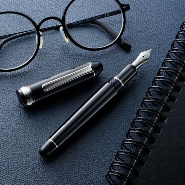 筆記具 PLATINUM #3776 CENTURY BLACK in BLACK FP Platinum #3776 Century Black Silver Trim Fountain Pen | Penworld