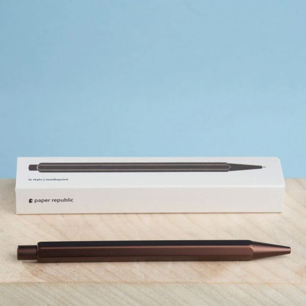 Paper Republic le stylo needlepoint pen Chestnut Penworld » More - Main Image