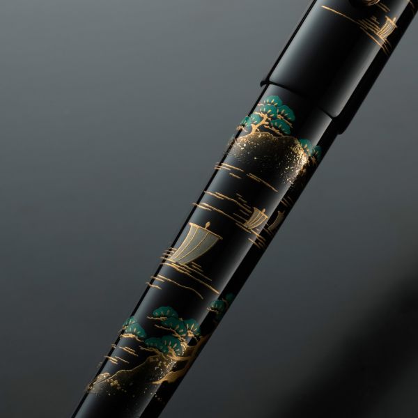 Platinum #3776 Century Silver Kaga Maki-e Sansui Fountain Pen