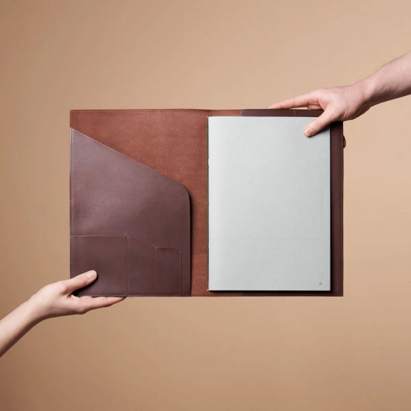 Paper Republic Le Portfolio A4 Chestnut | Penworld