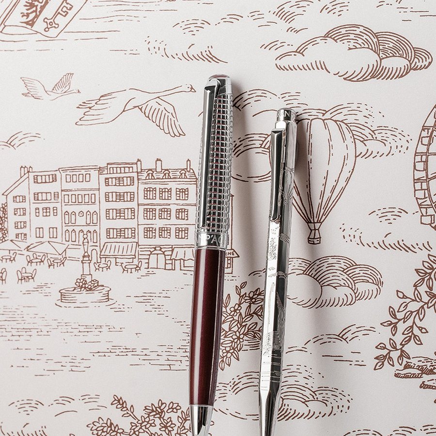 LĆ©man with cobblestone guillochĆ© on the cap and Ecridor with Geneva guillochĆ©